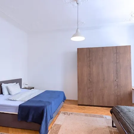 Old Town In Centre With 2 Bedrooms *
